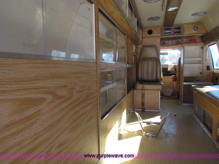 image for item AJ9458 1985 Ford Econoline E350 XL ambulance