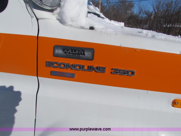 image for item AJ9458 1985 Ford Econoline E350 XL ambulance