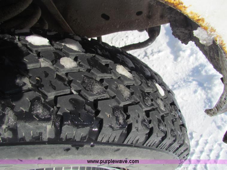 image for item AJ9458 1985 Ford Econoline E350 XL ambulance