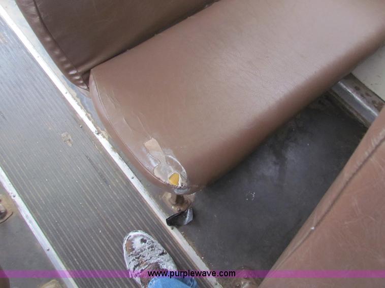 image for item AJ9463 1992 International 3800 school bus