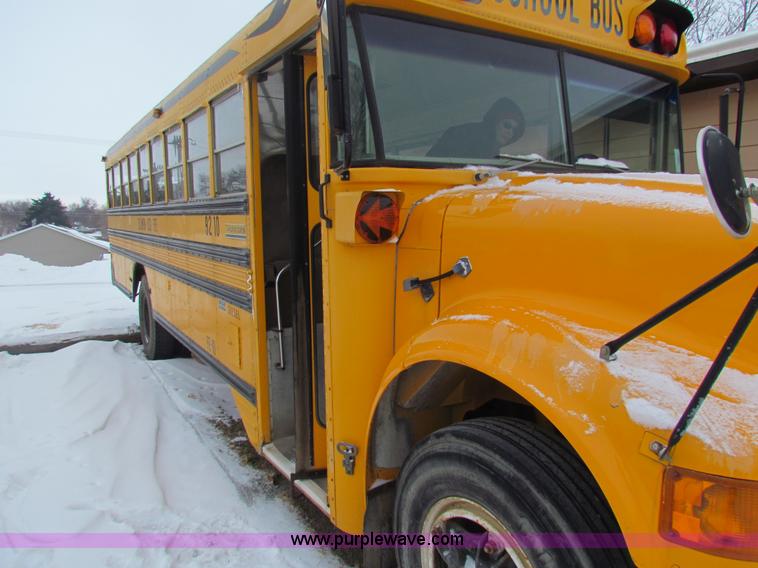 image for item AJ9463 1992 International 3800 school bus