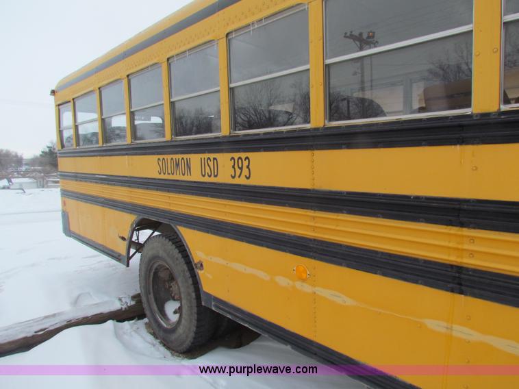 image for item AJ9463 1992 International 3800 school bus