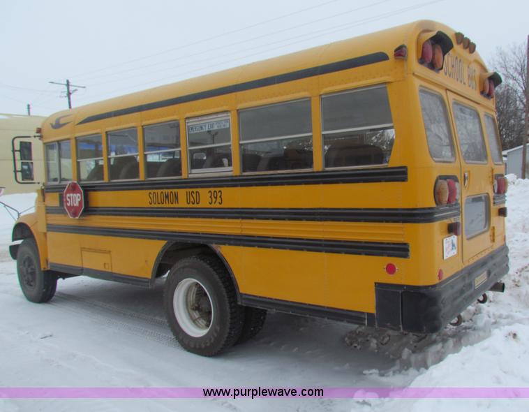 image for item AJ9464 1993 International 3800 school bus