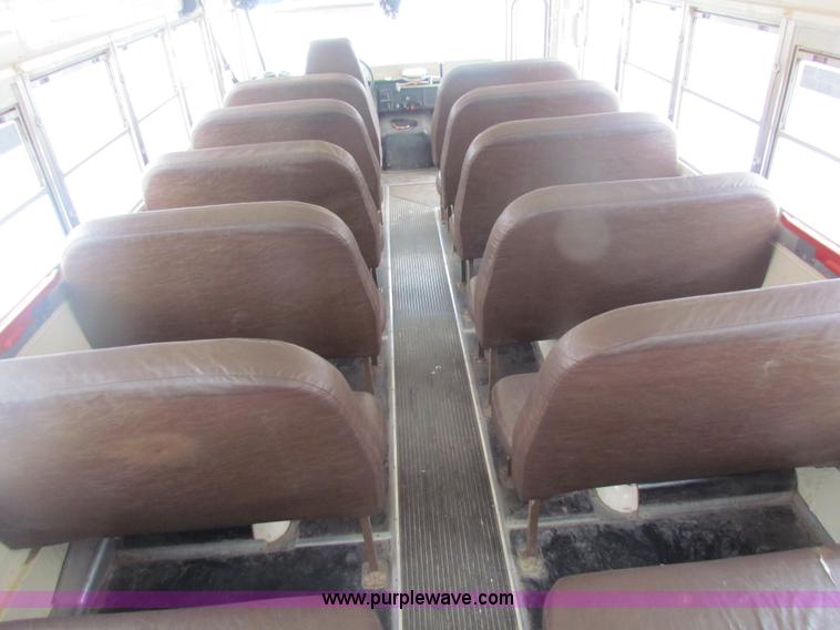image for item AJ9464 1993 International 3800 school bus