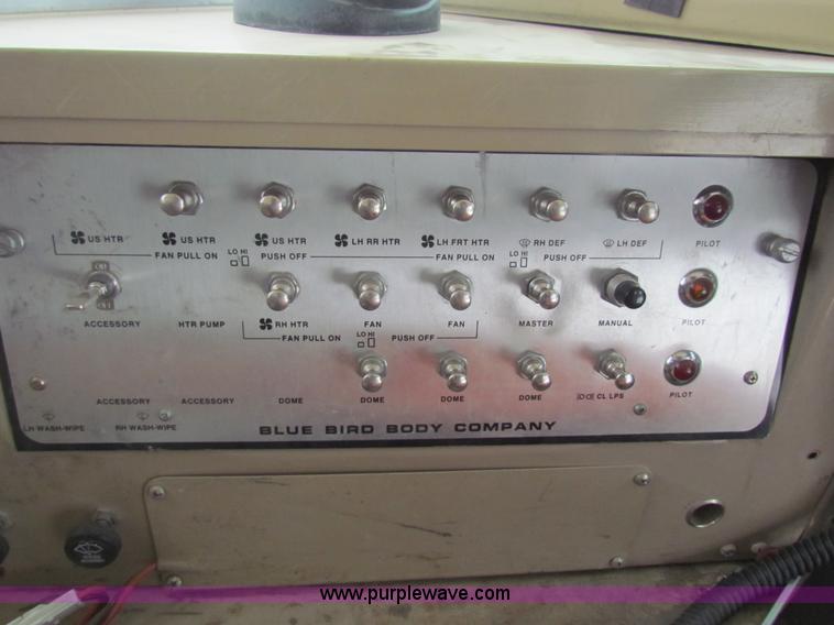 image for item AJ9464 1993 International 3800 school bus