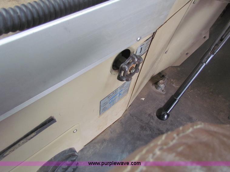 image for item AJ9464 1993 International 3800 school bus