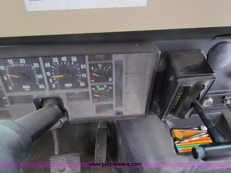 image for item AJ9464 1993 International 3800 school bus