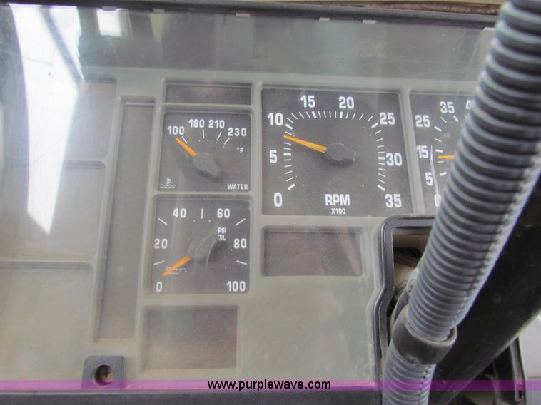 image for item AJ9464 1993 International 3800 school bus