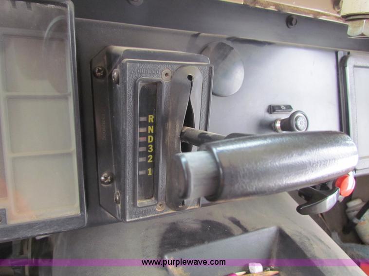 image for item AJ9464 1993 International 3800 school bus