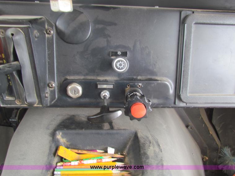 image for item AJ9464 1993 International 3800 school bus