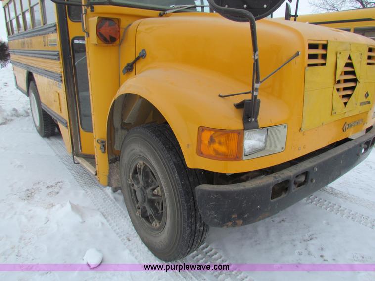 image for item AJ9464 1993 International 3800 school bus