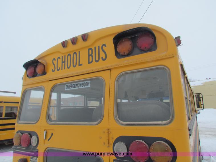 image for item AJ9464 1993 International 3800 school bus