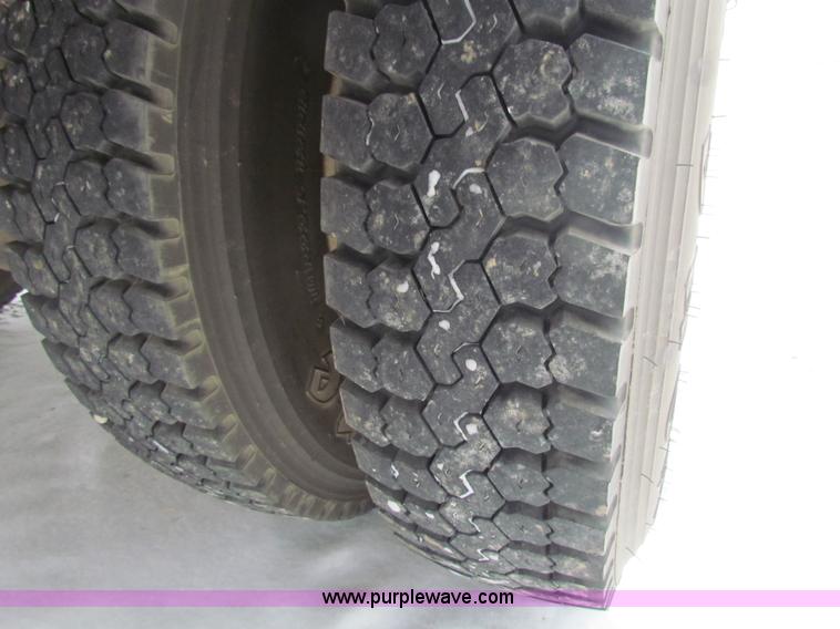 image for item AJ9464 1993 International 3800 school bus