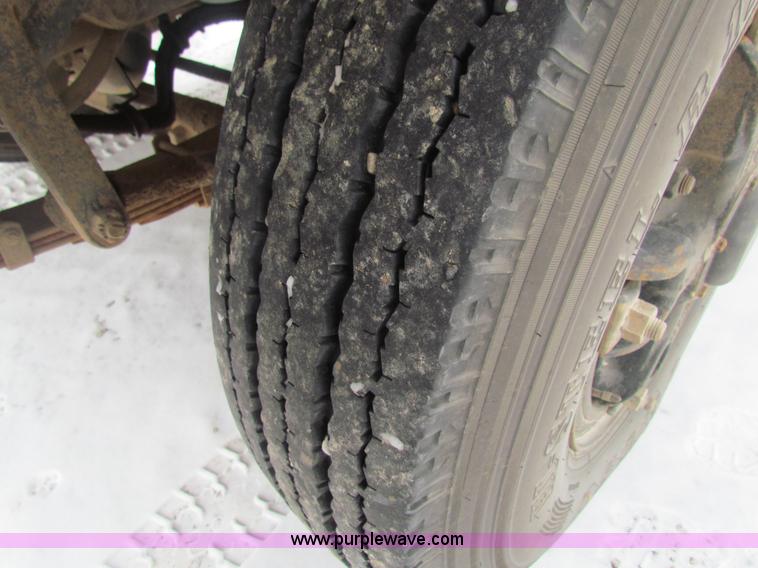 image for item AJ9464 1993 International 3800 school bus