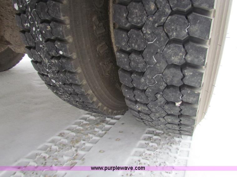 image for item AJ9464 1993 International 3800 school bus