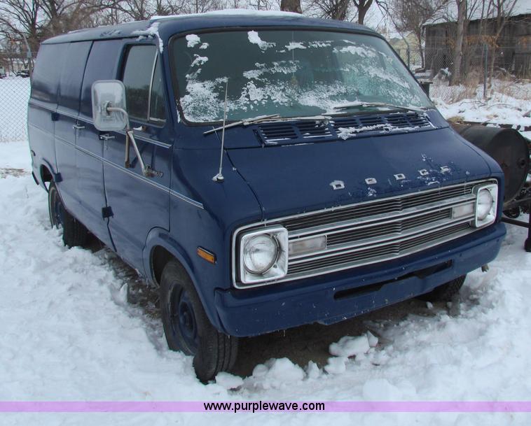 image for item AJ9469 1977 Dodge panel van
