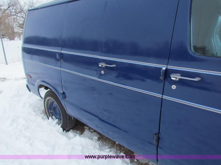 image for item AJ9469 1977 Dodge panel van