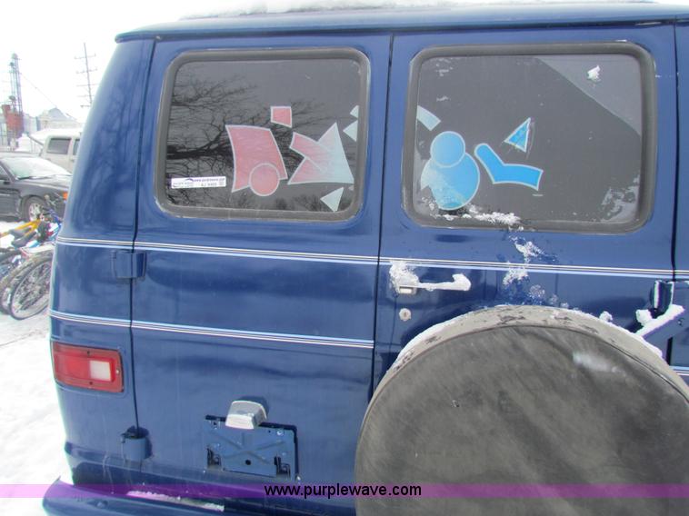 image for item AJ9469 1977 Dodge panel van