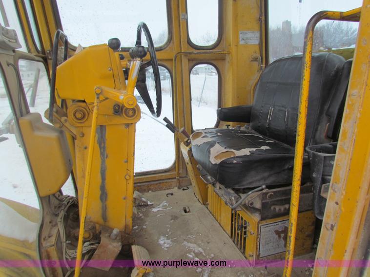 image for item AJ9470 1976 Caterpillar 120G motor grader