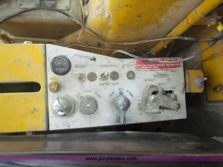 image for item AJ9470 1976 Caterpillar 120G motor grader