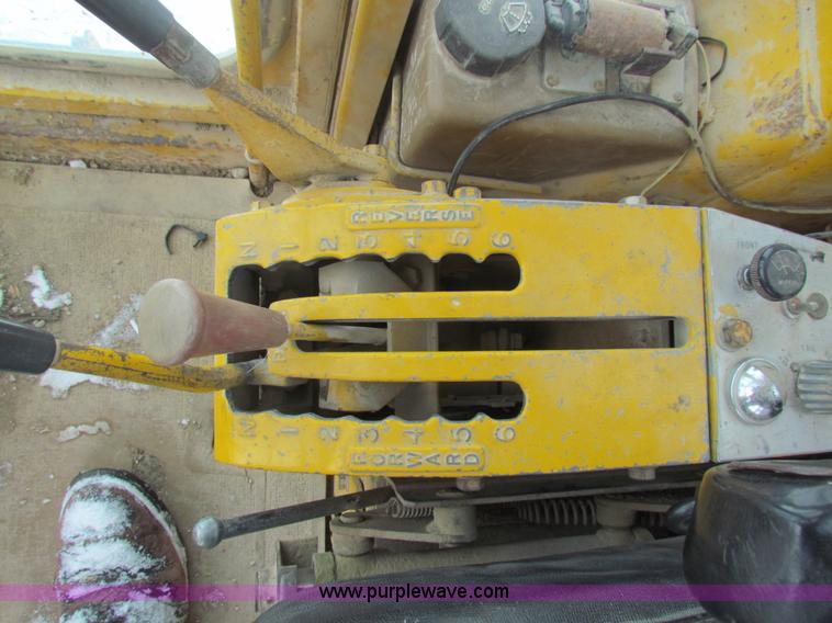 image for item AJ9470 1976 Caterpillar 120G motor grader