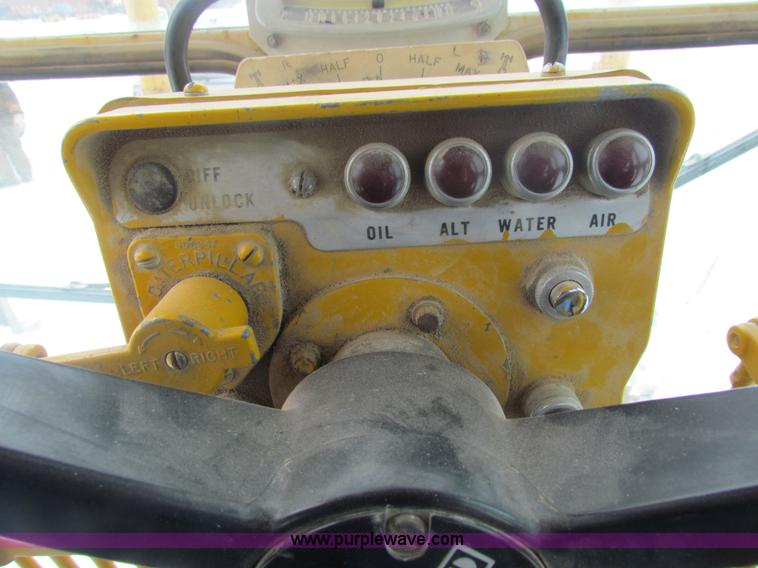 image for item AJ9470 1976 Caterpillar 120G motor grader
