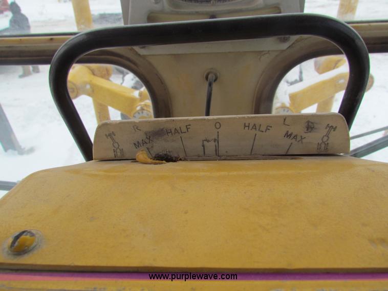 image for item AJ9470 1976 Caterpillar 120G motor grader