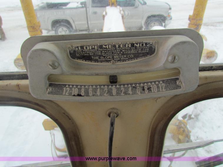 image for item AJ9470 1976 Caterpillar 120G motor grader