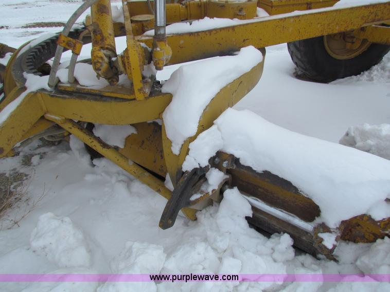 image for item AJ9470 1976 Caterpillar 120G motor grader