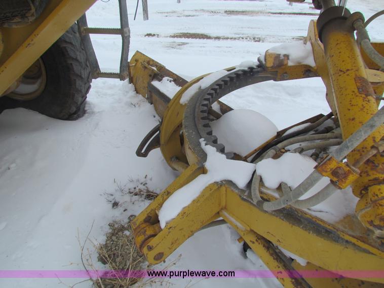 image for item AJ9470 1976 Caterpillar 120G motor grader