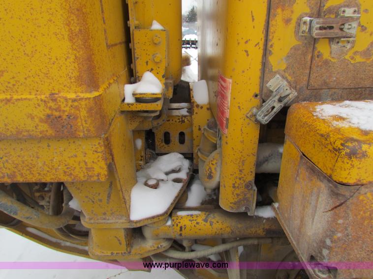 image for item AJ9470 1976 Caterpillar 120G motor grader