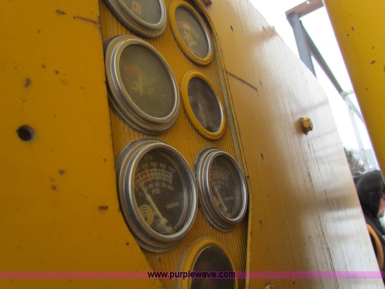 image for item AJ9470 1976 Caterpillar 120G motor grader