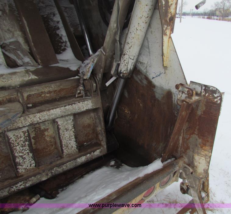 image for item AJ9478 1999 Apollo McClain E-Z Pack refuse truck bed