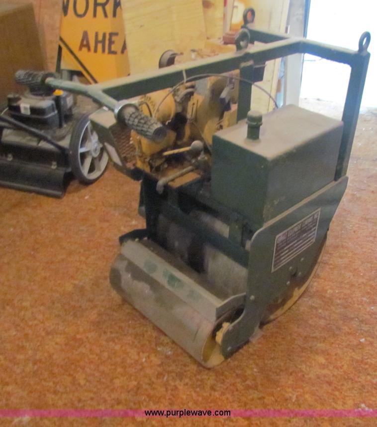 image for item AJ9479 Motorized roller asphalt equipment