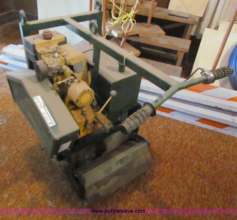 image for item AJ9479 Motorized roller asphalt equipment