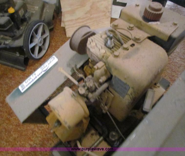 image for item AJ9479 Motorized roller asphalt equipment