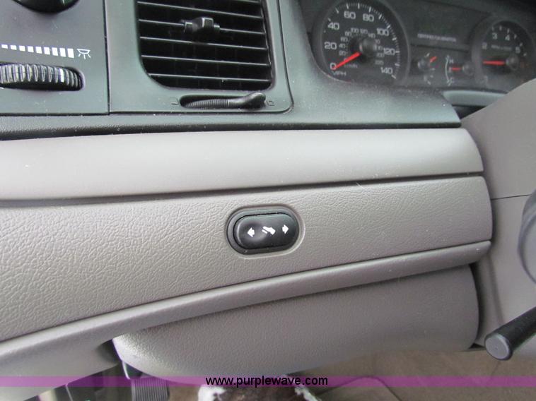 image for item AJ9482 2010 Ford Crown Victoria Police Interceptor