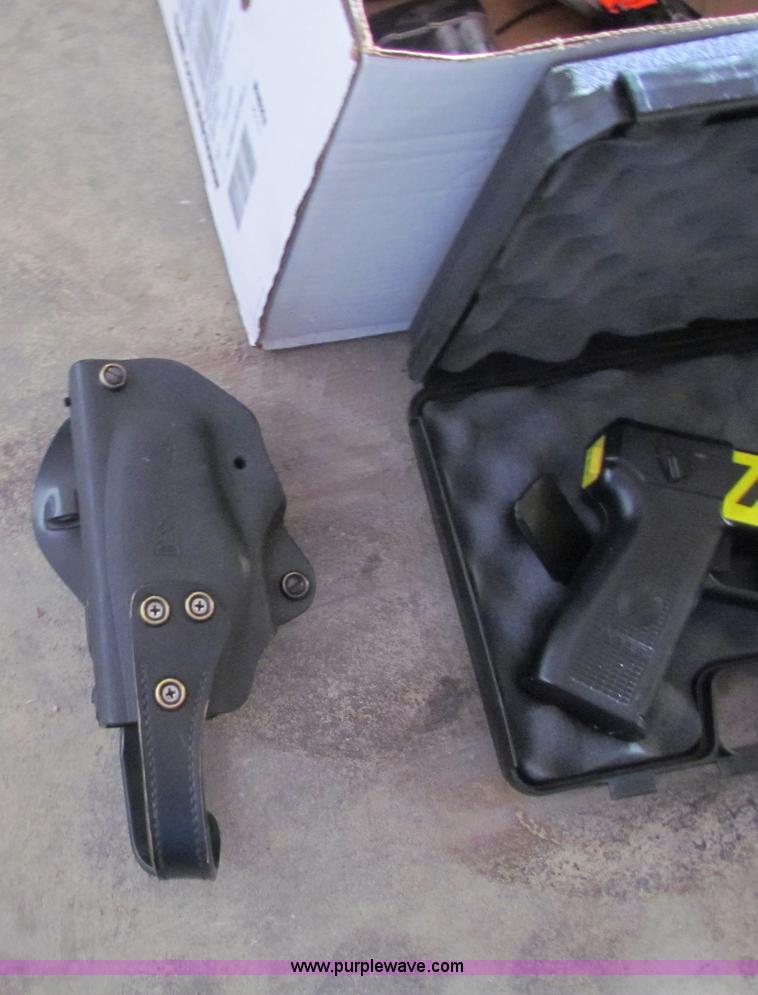 image for item AJ9487 M26 taser