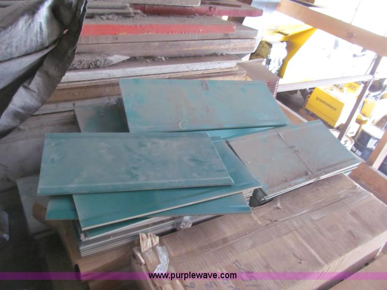 image for item AR9026 Approximately 600 blank metal signs