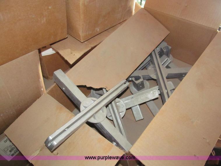 image for item AR9026 Approximately 600 blank metal signs