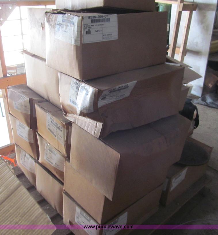 image for item AR9026 Approximately 600 blank metal signs