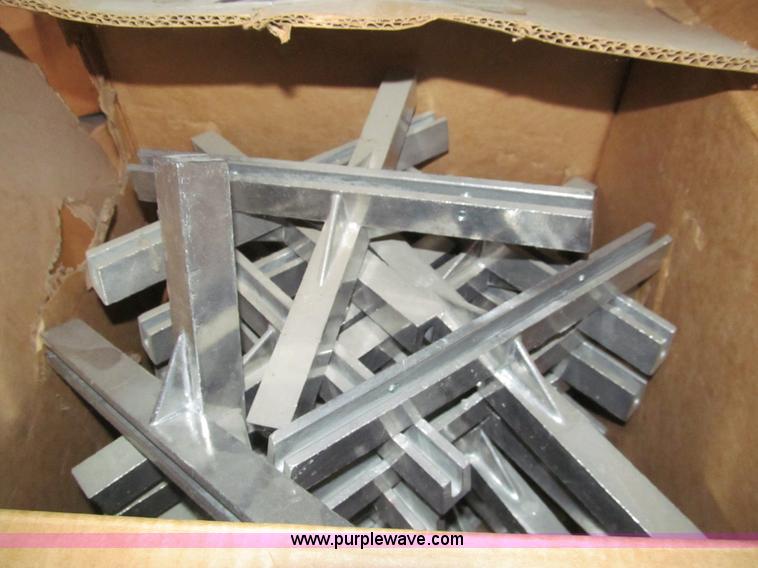 image for item AR9026 Approximately 600 blank metal signs