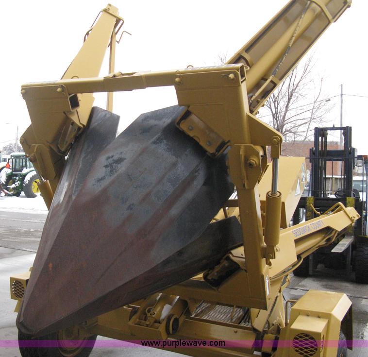 image for item AX9969 Vermeer TS-44A self-contained tree spade