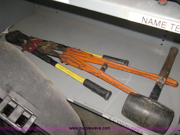 image for item AX9977 Assorted tools