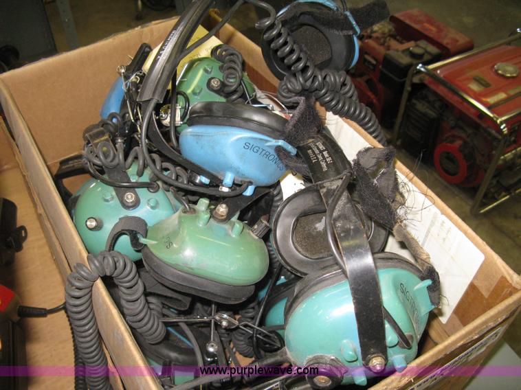 image for item AX9979 Assorted emergency radio equipment