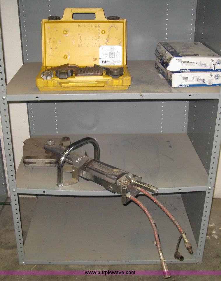 image for item AX9982 Hydraulic rescue tools