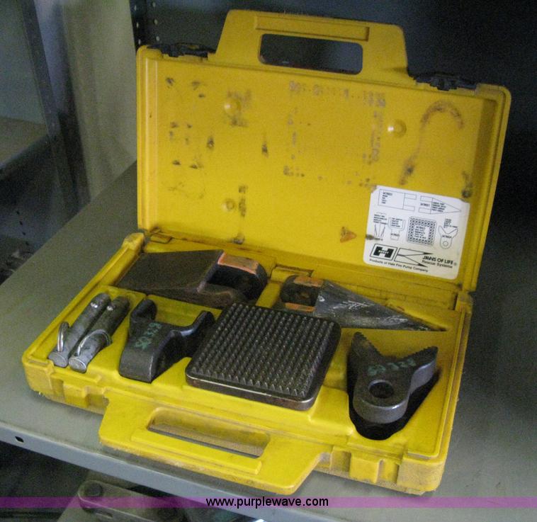image for item AX9982 Hydraulic rescue tools