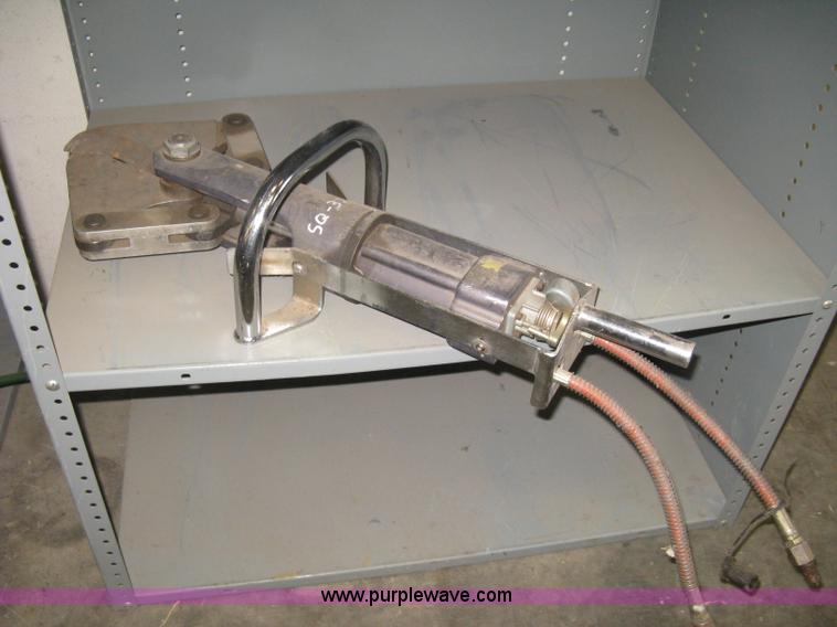 image for item AX9982 Hydraulic rescue tools