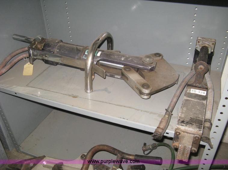 image for item AX9982 Hydraulic rescue tools