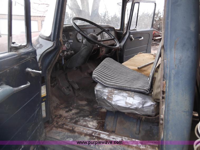 image for item C1762 1971 International Loadstar 1600 dump truck